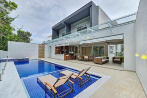 Casa de 400m² e piscina próximo à praia